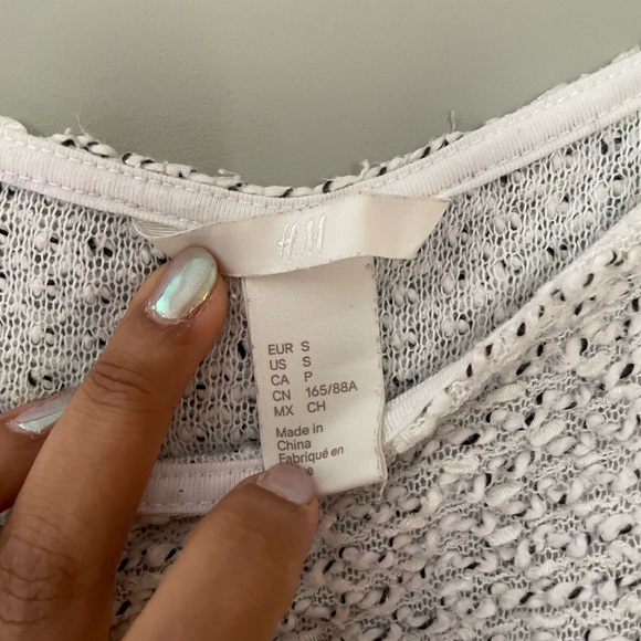 H&M // Black & White Textured Sweater - Picture 2 of 3